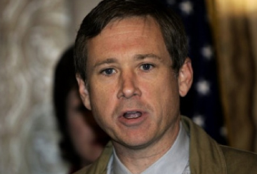 Mark Kirk rushes to Obama’s side